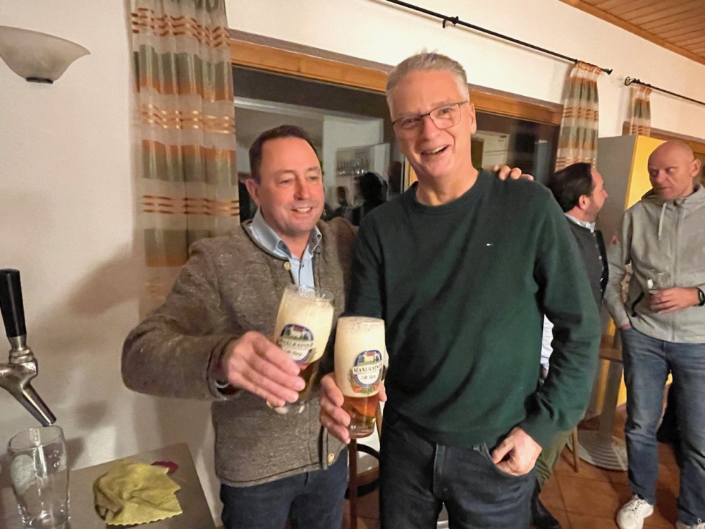 20241230101309_4_Erstes_Prosit_-_SV_Bruckmu_776_hl_und_Maxlrainer.jpeg